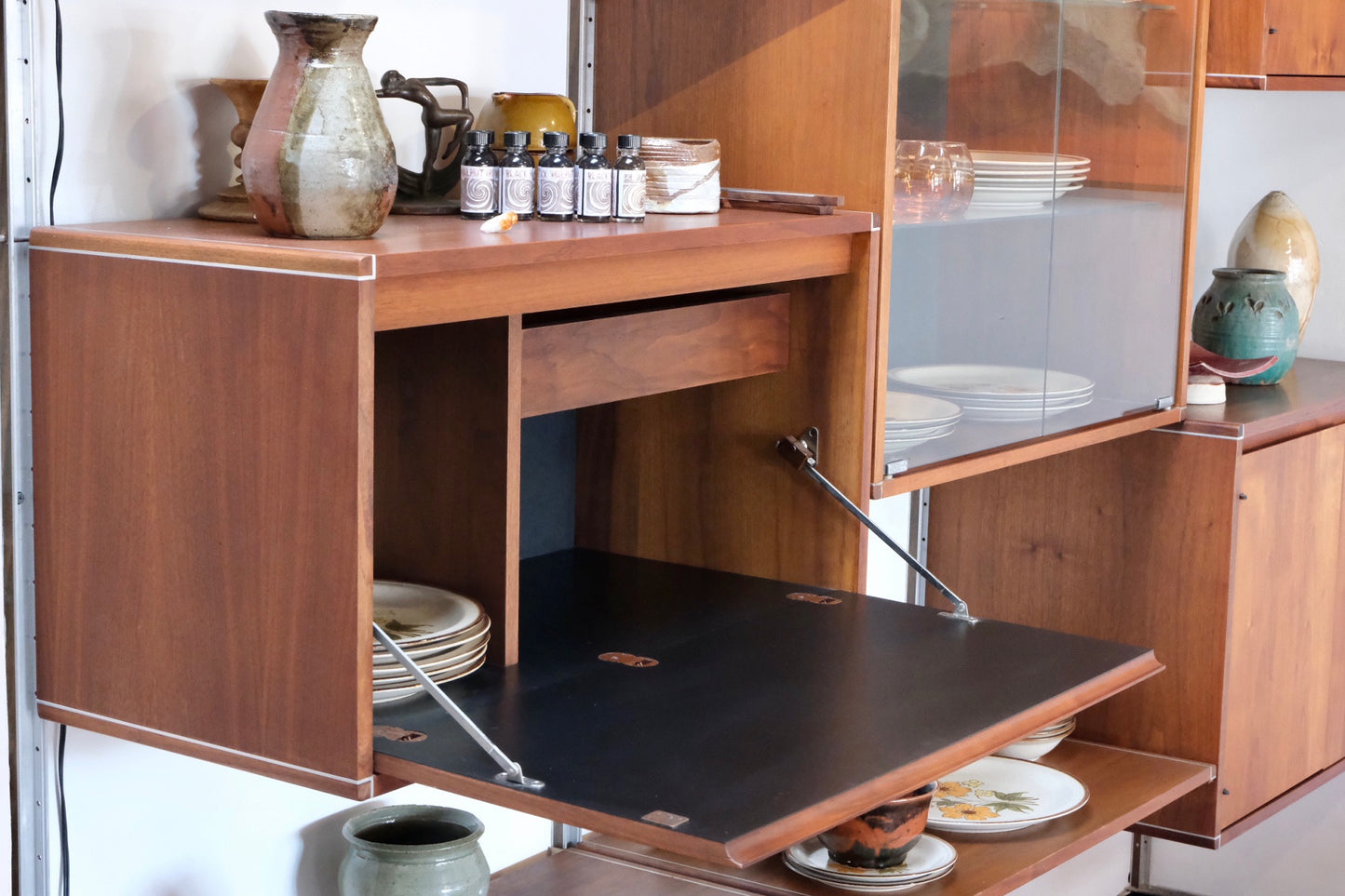 Barzilay Wall Unit