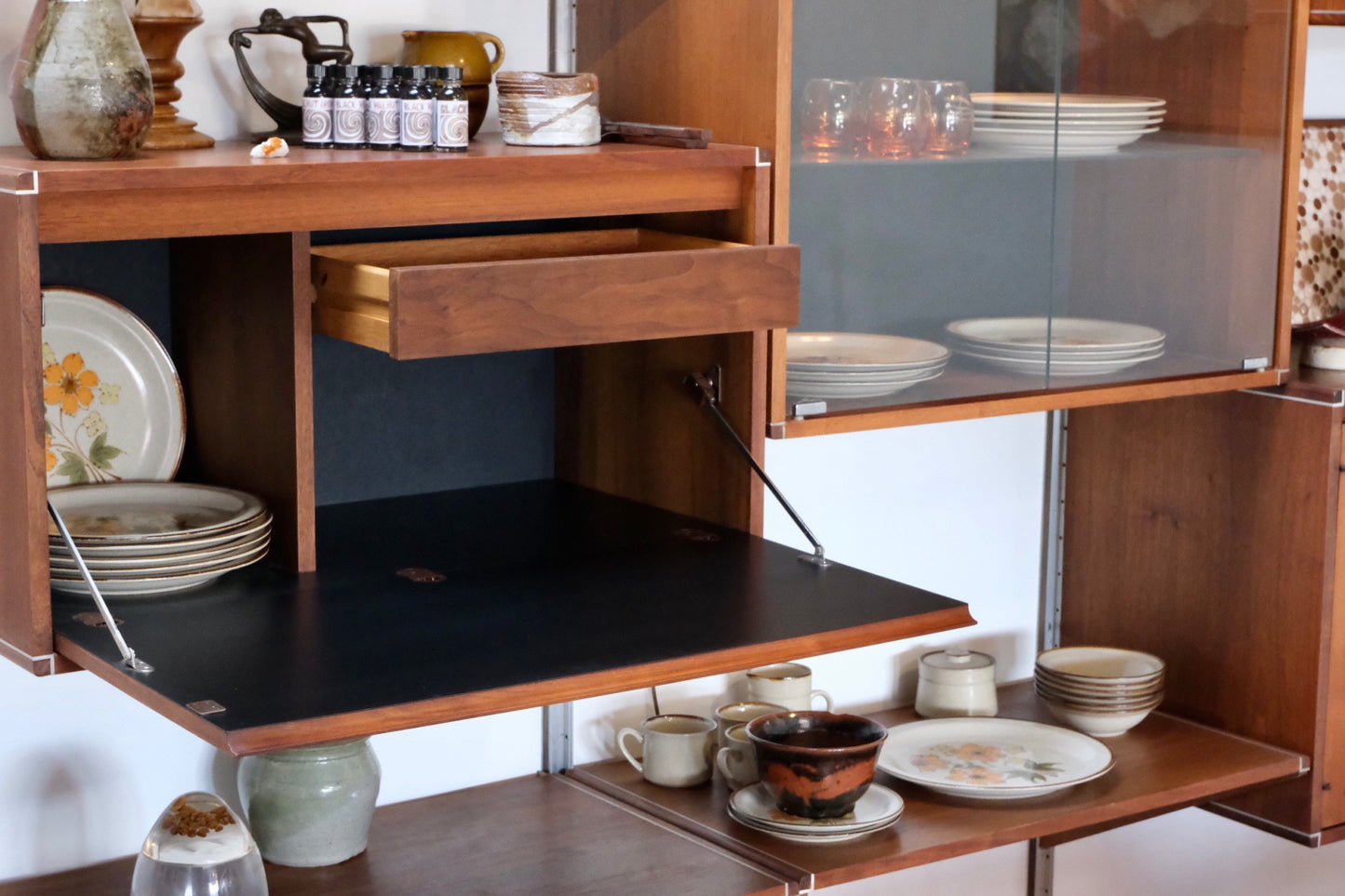 Barzilay Wall Unit