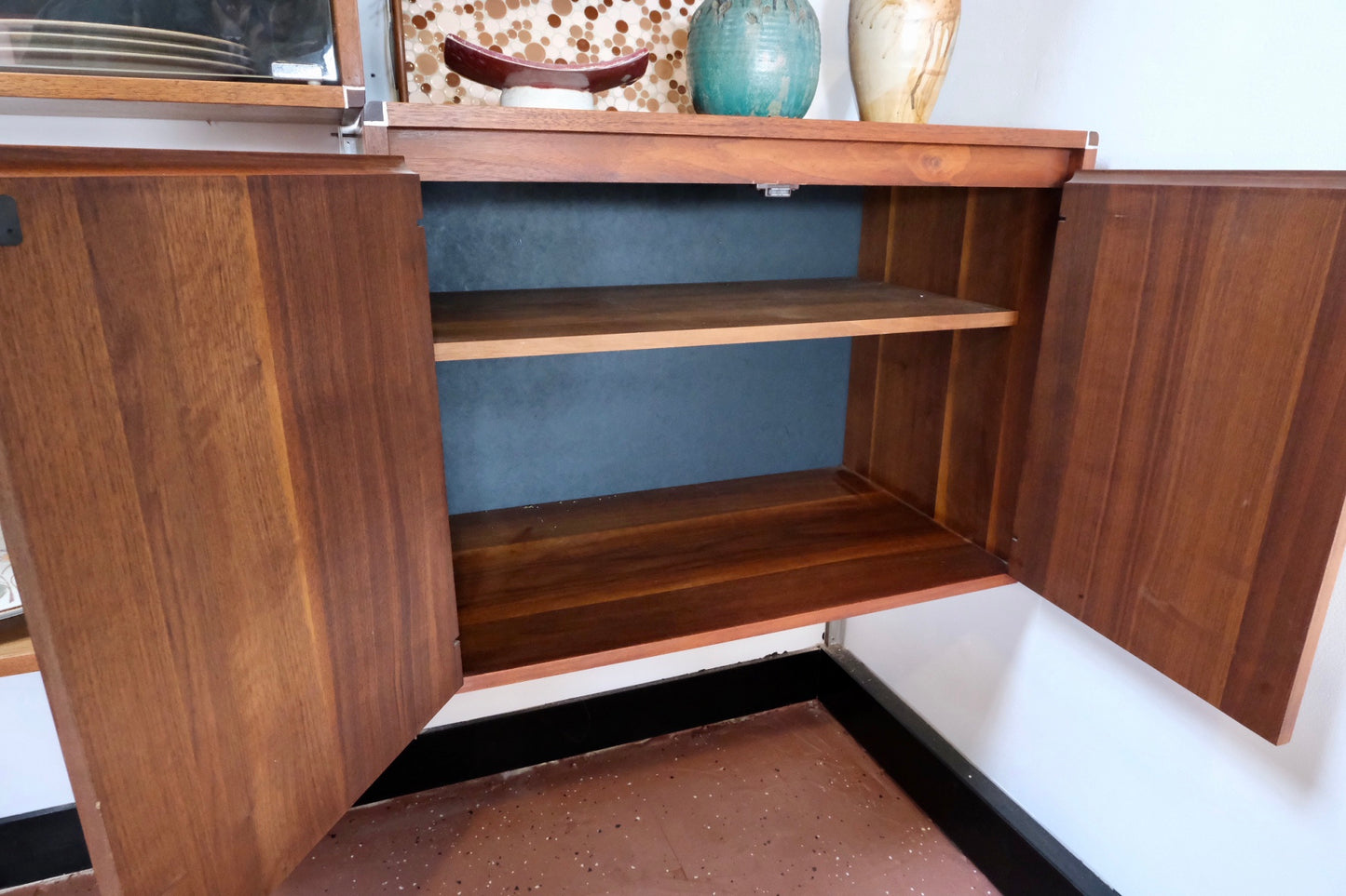Barzilay Wall Unit